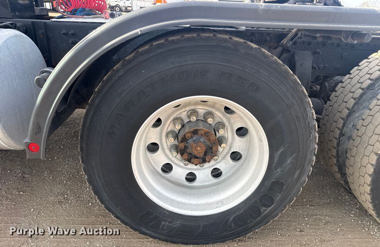 image for item EG2088 2014 Freightliner Coronado semi truck