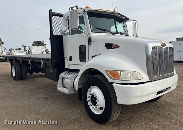 image for item EG2101 2006 Peterbilt 335 flatbed truck