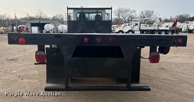 image for item EG2101 2006 Peterbilt 335 flatbed truck