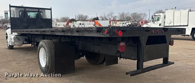 image for item EG2101 2006 Peterbilt 335 flatbed truck