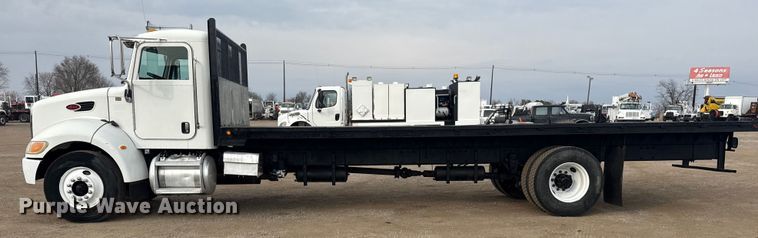 image for item EG2101 2006 Peterbilt 335 flatbed truck