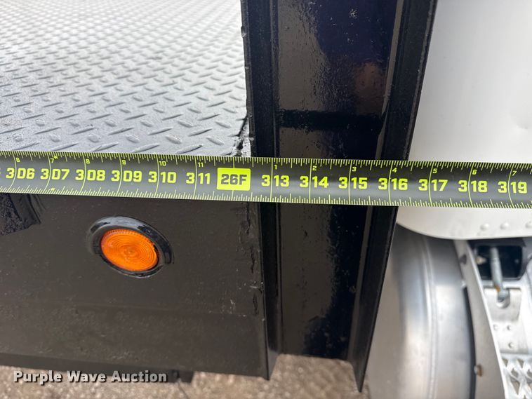 image for item EG2101 2006 Peterbilt 335 flatbed truck