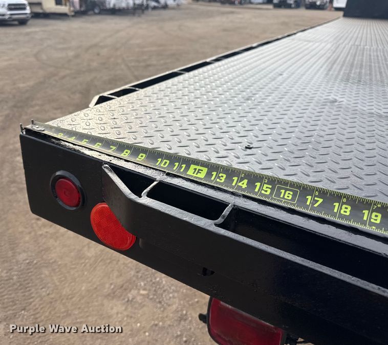 image for item EG2101 2006 Peterbilt 335 flatbed truck