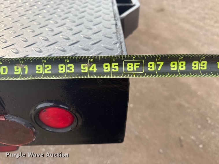 image for item EG2101 2006 Peterbilt 335 flatbed truck