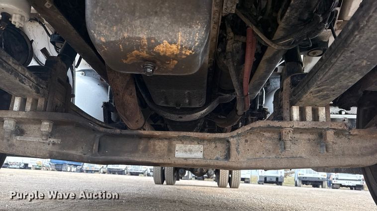 image for item EG2101 2006 Peterbilt 335 flatbed truck