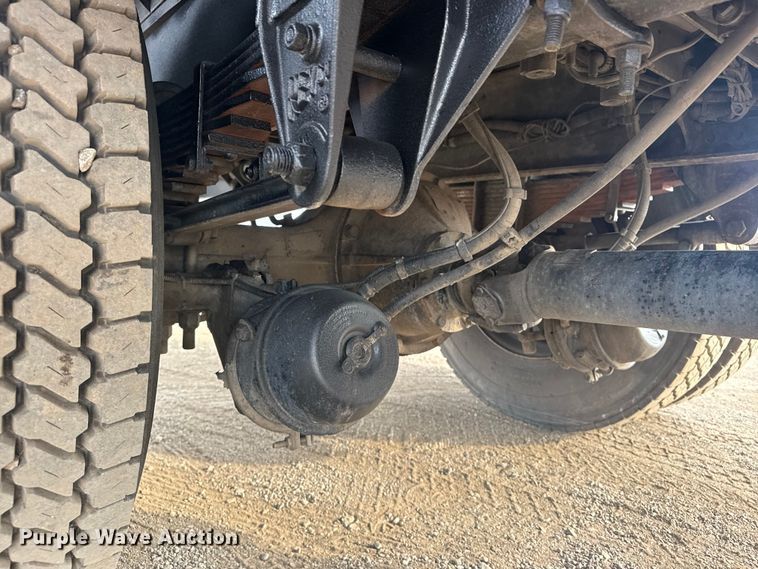 image for item EG2101 2006 Peterbilt 335 flatbed truck