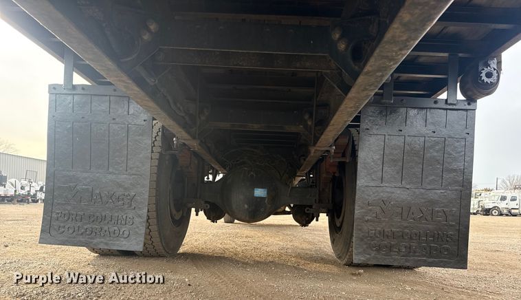 image for item EG2101 2006 Peterbilt 335 flatbed truck