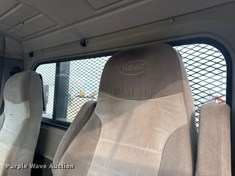 image for item EG2101 2006 Peterbilt 335 flatbed truck