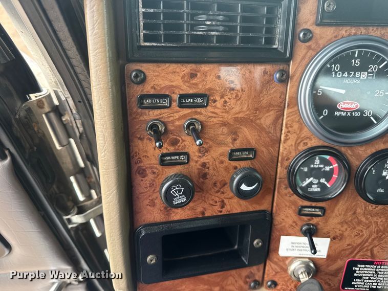 image for item EG2101 2006 Peterbilt 335 flatbed truck