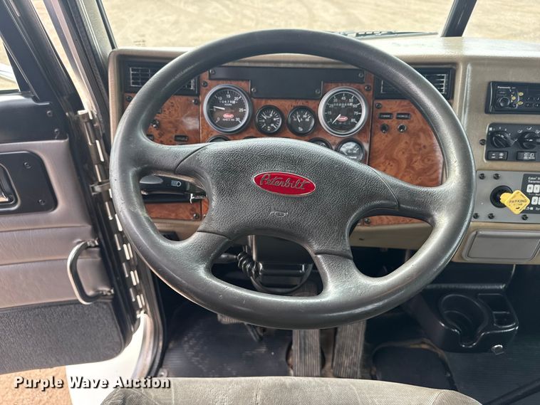 image for item EG2101 2006 Peterbilt 335 flatbed truck