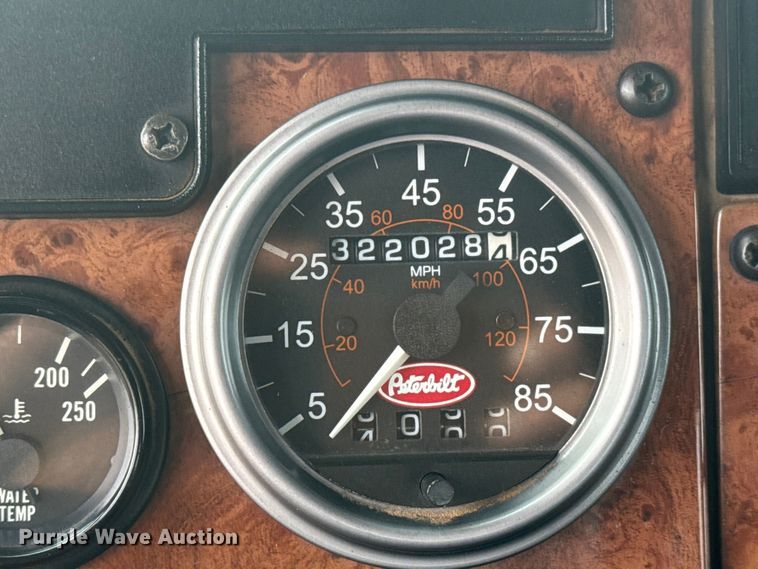 image for item EG2101 2006 Peterbilt 335 flatbed truck