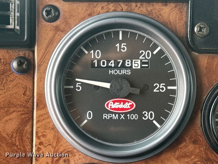 image for item EG2101 2006 Peterbilt 335 flatbed truck