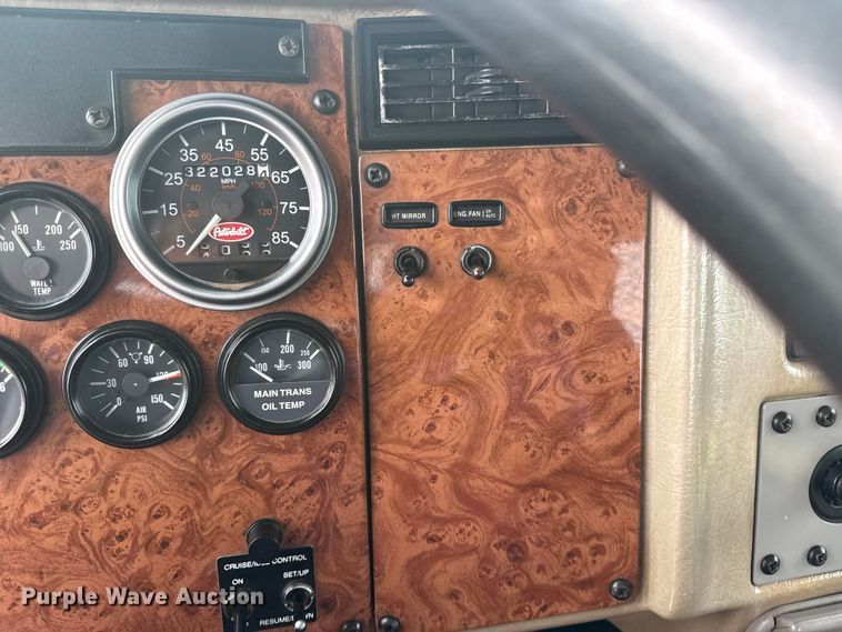 image for item EG2101 2006 Peterbilt 335 flatbed truck