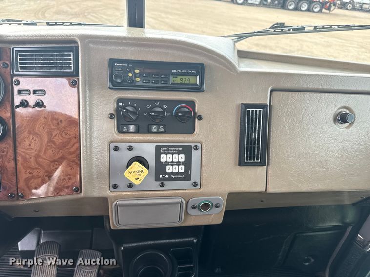 image for item EG2101 2006 Peterbilt 335 flatbed truck