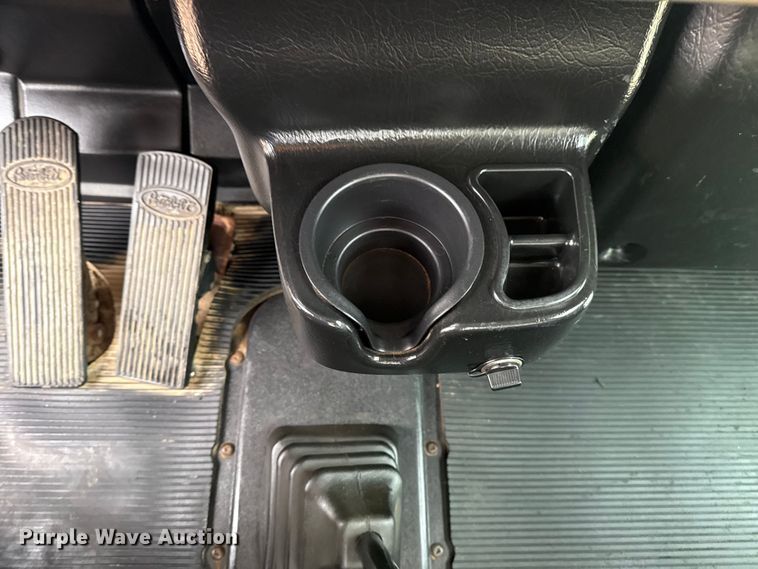 image for item EG2101 2006 Peterbilt 335 flatbed truck