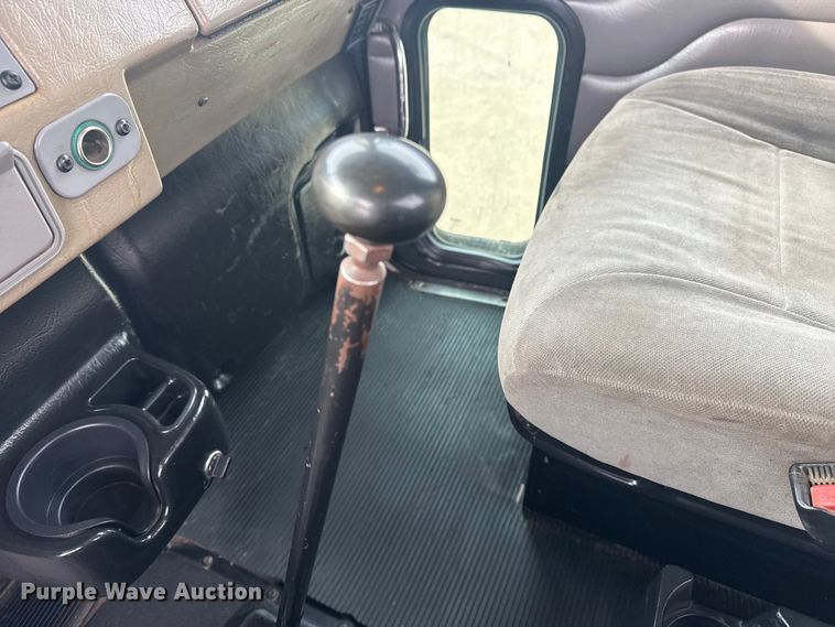 image for item EG2101 2006 Peterbilt 335 flatbed truck