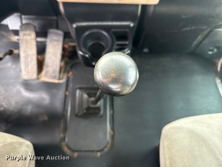 image for item EG2101 2006 Peterbilt 335 flatbed truck