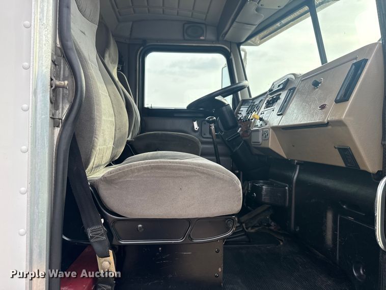 image for item EG2101 2006 Peterbilt 335 flatbed truck