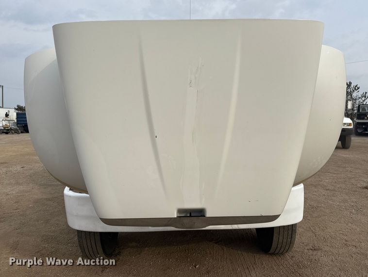 image for item EG2101 2006 Peterbilt 335 flatbed truck