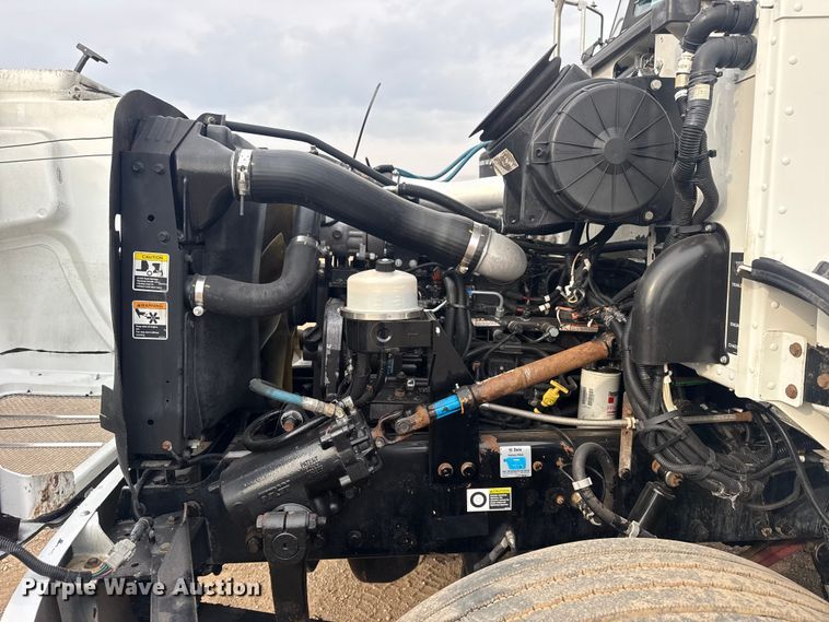 image for item EG2101 2006 Peterbilt 335 flatbed truck