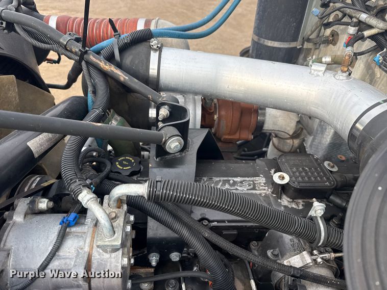 image for item EG2101 2006 Peterbilt 335 flatbed truck