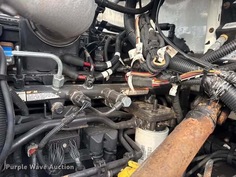 image for item EG2101 2006 Peterbilt 335 flatbed truck