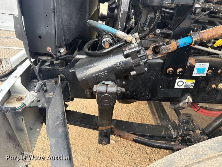 image for item EG2101 2006 Peterbilt 335 flatbed truck