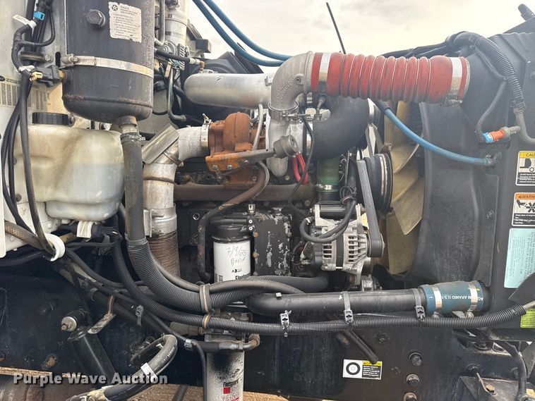 image for item EG2101 2006 Peterbilt 335 flatbed truck