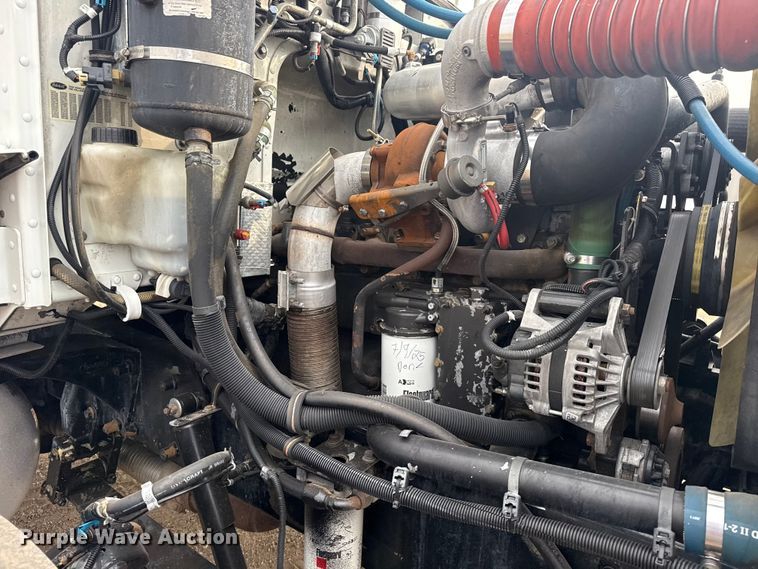 image for item EG2101 2006 Peterbilt 335 flatbed truck