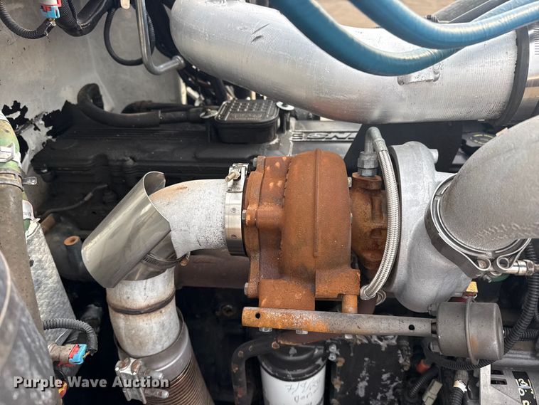 image for item EG2101 2006 Peterbilt 335 flatbed truck