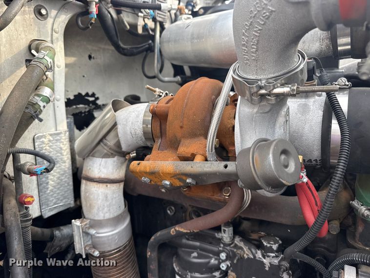 image for item EG2101 2006 Peterbilt 335 flatbed truck