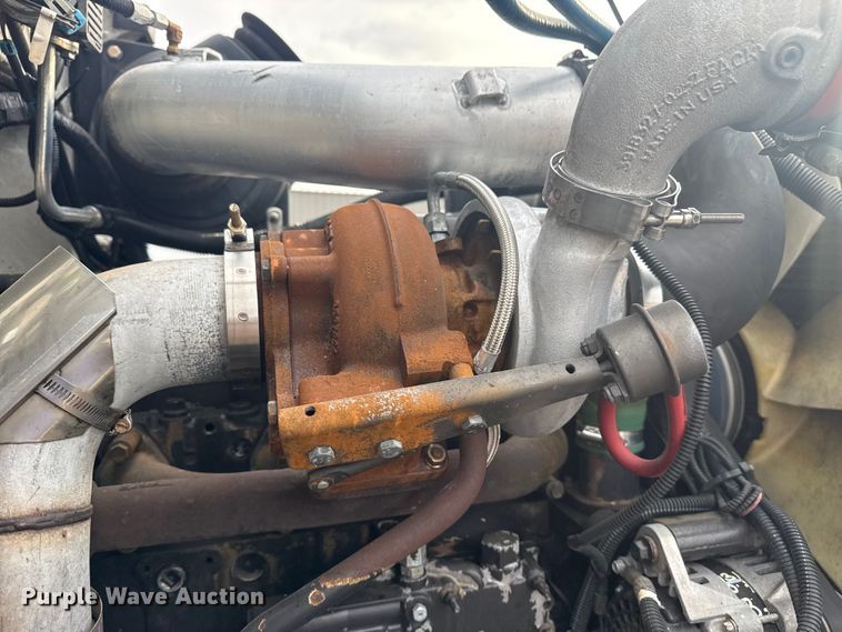 image for item EG2101 2006 Peterbilt 335 flatbed truck