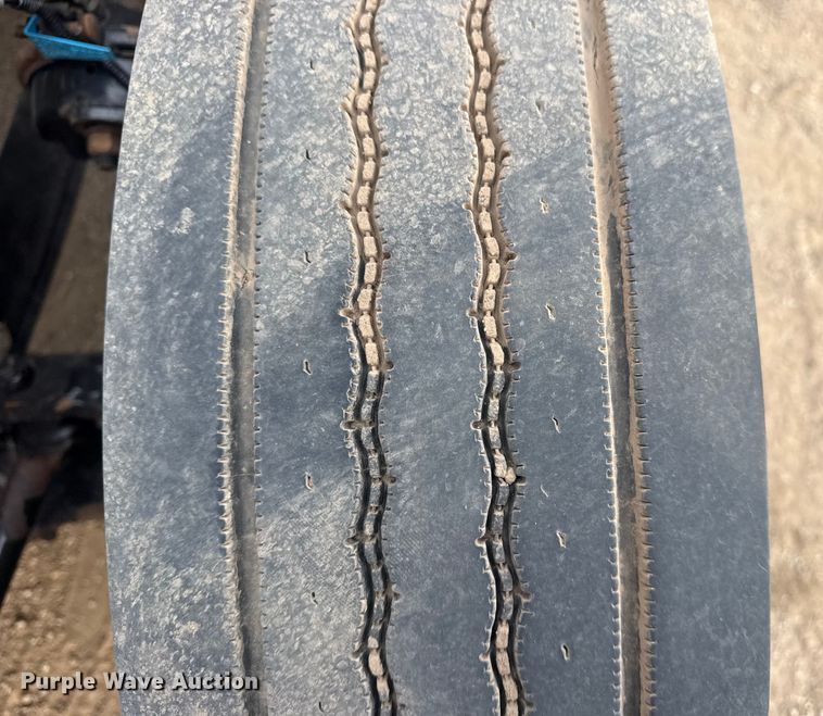 image for item EG2101 2006 Peterbilt 335 flatbed truck