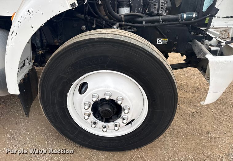 image for item EG2101 2006 Peterbilt 335 flatbed truck