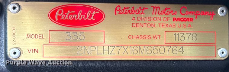 image for item EG2101 2006 Peterbilt 335 flatbed truck