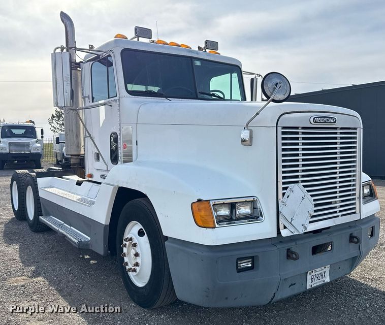 image for item EG5678 2000 Freightliner FLD semi truck
