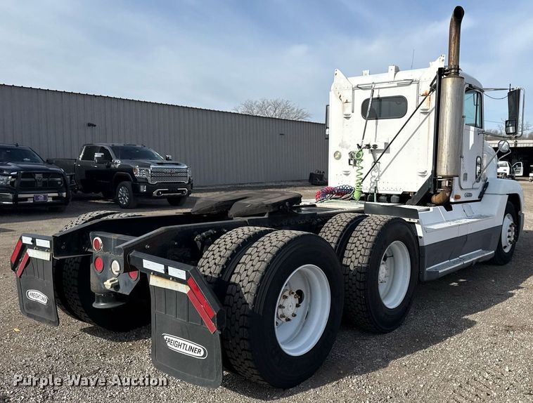 image for item EG5678 2000 Freightliner FLD semi truck