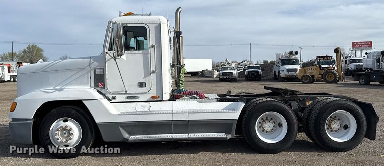 image for item EG5678 2000 Freightliner FLD semi truck