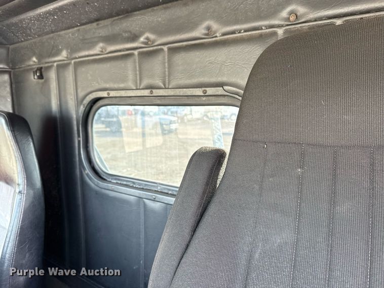 image for item EG5678 2000 Freightliner FLD semi truck