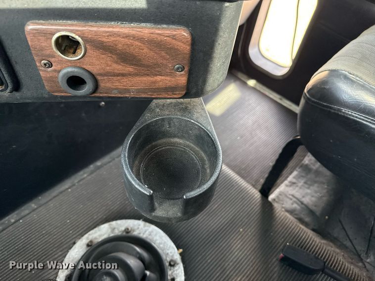 image for item EG5678 2000 Freightliner FLD semi truck