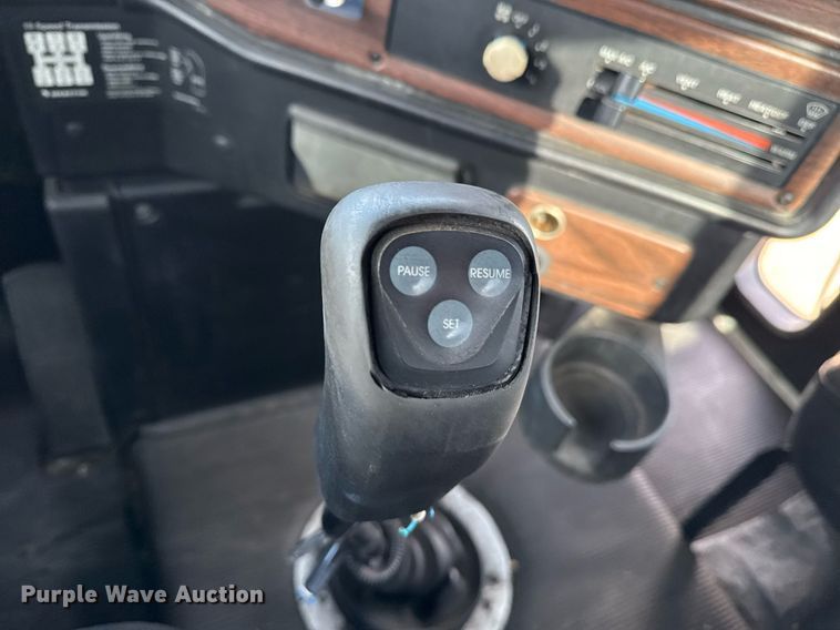 image for item EG5678 2000 Freightliner FLD semi truck