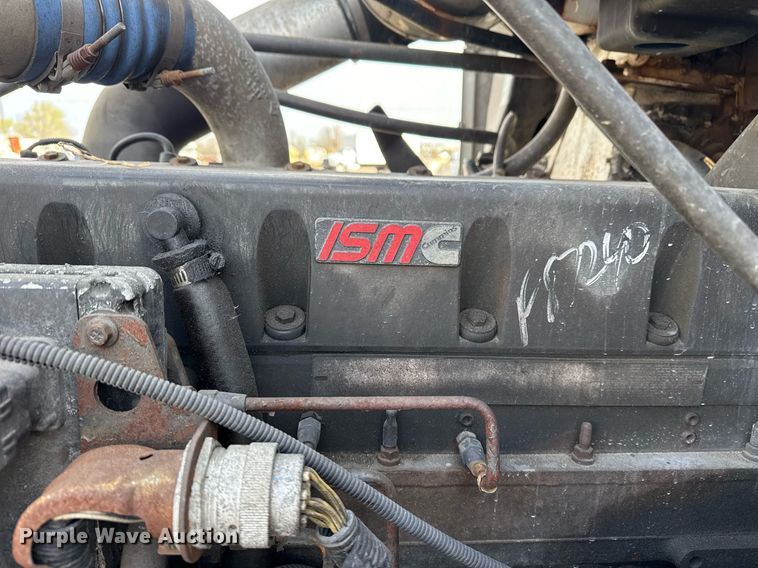 image for item EG5678 2000 Freightliner FLD semi truck