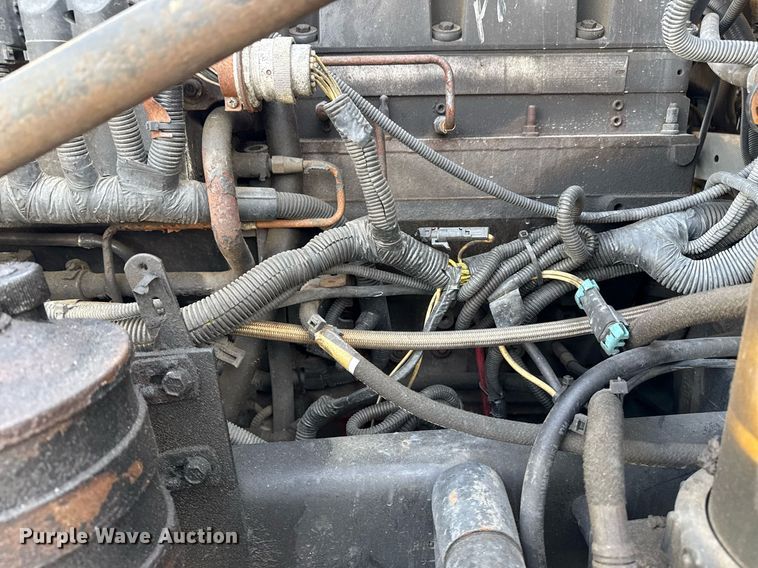 image for item EG5678 2000 Freightliner FLD semi truck