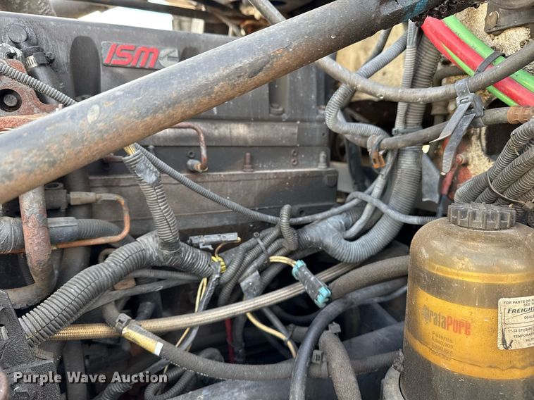 image for item EG5678 2000 Freightliner FLD semi truck