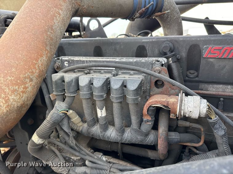 image for item EG5678 2000 Freightliner FLD semi truck