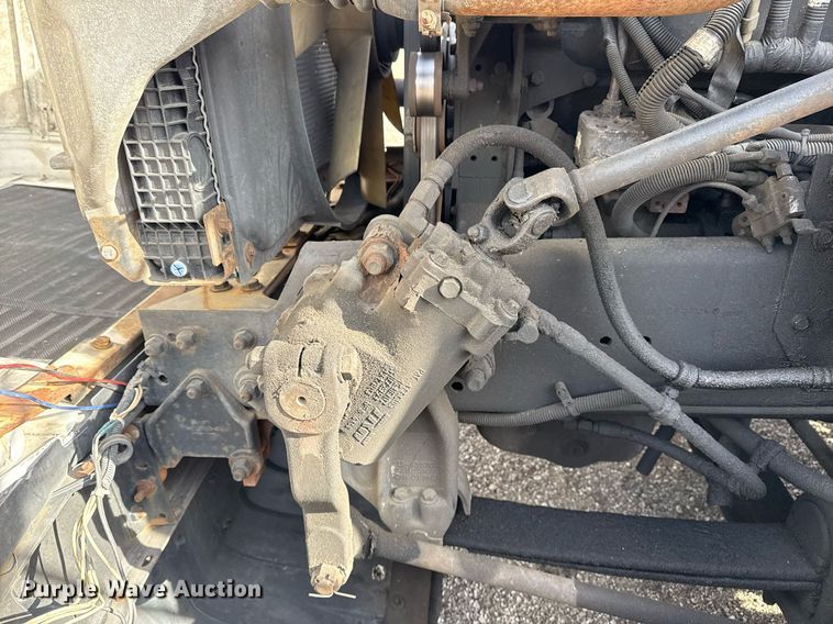 image for item EG5678 2000 Freightliner FLD semi truck