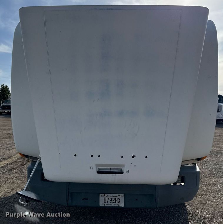 image for item EG5678 2000 Freightliner FLD semi truck