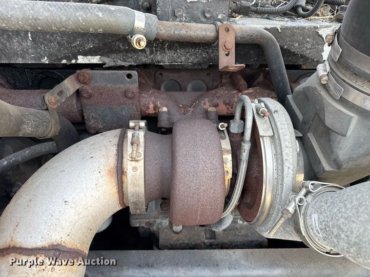 image for item EG5678 2000 Freightliner FLD semi truck