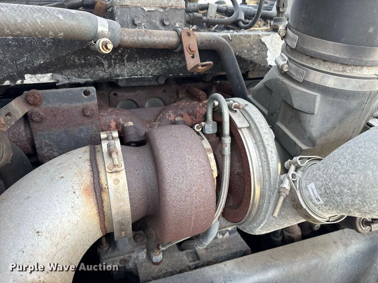 image for item EG5678 2000 Freightliner FLD semi truck