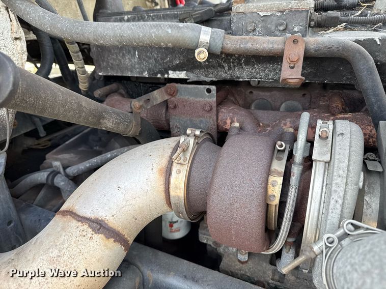 image for item EG5678 2000 Freightliner FLD semi truck